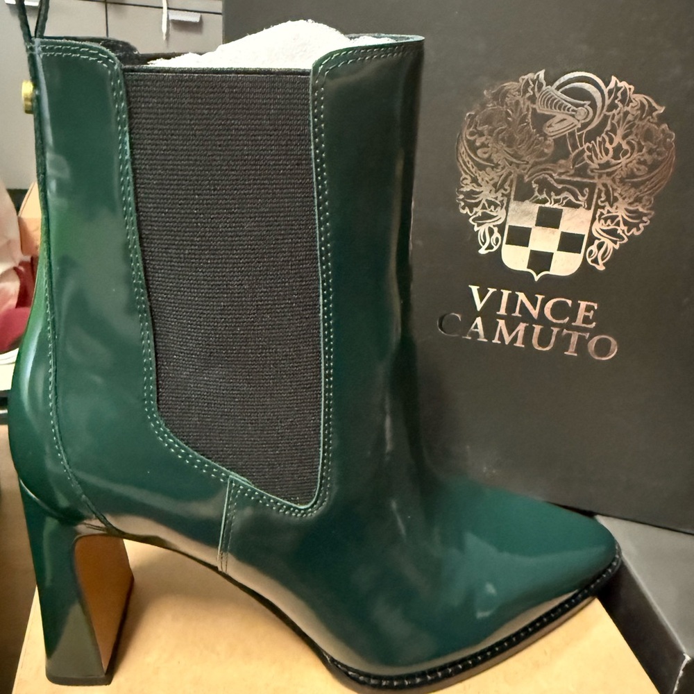 Vince Camuto Green Heeled Boots with Sleek Design